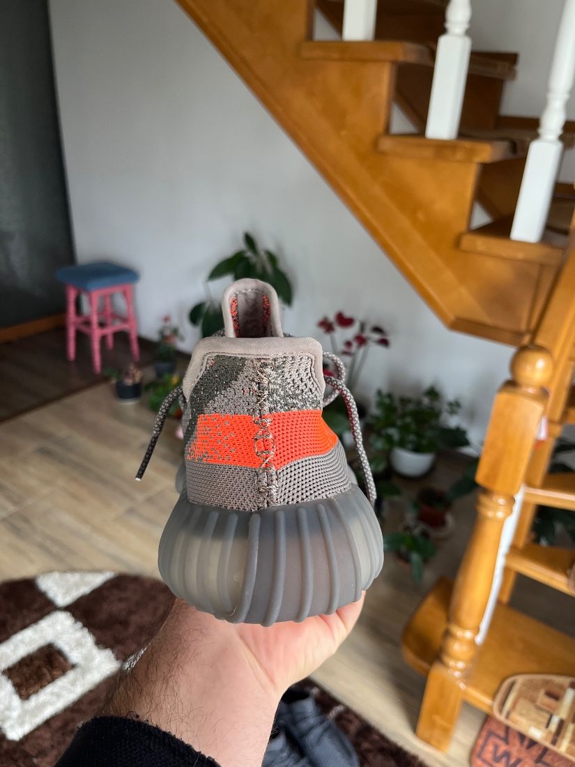 Yeezy 350 Boost V2 Beluga