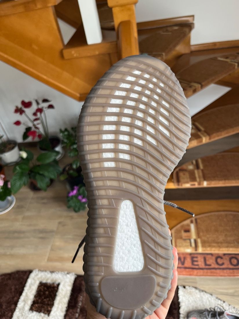 Yeezy 350 Boost V2 Beluga