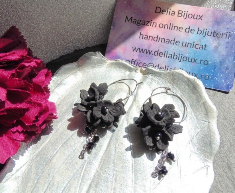 Cercei statement handmade lungi cu flori negre, inox și cristale din sticlă, Cadou Femei (cod1446)