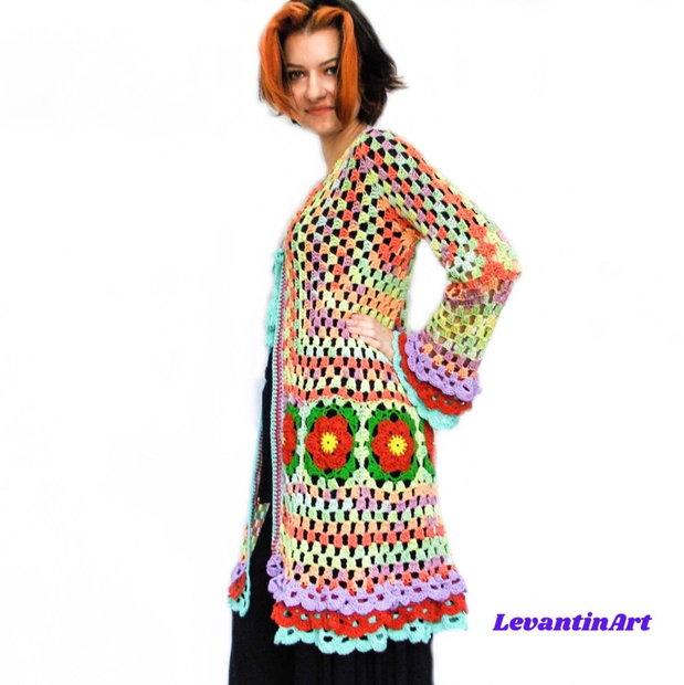 Cardigan lung multicolor cu flori si volane, cardigan dama boho handmade, pulover descheiat cu maneci clopot, marime universala