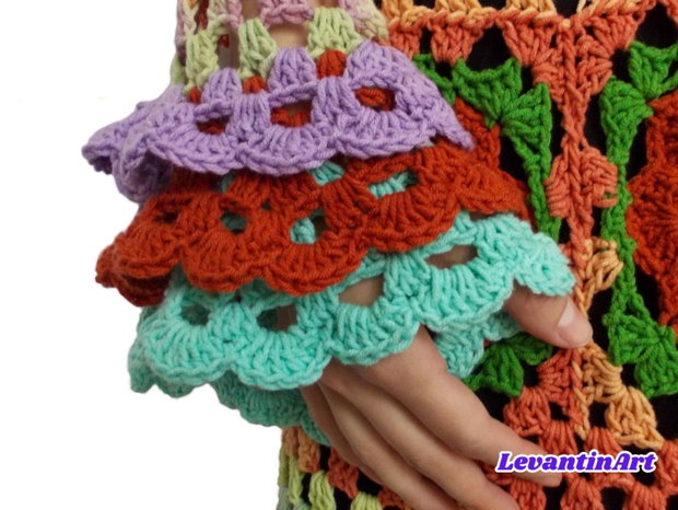 Cardigan lung multicolor cu flori si volane, cardigan dama boho handmade, pulover descheiat cu maneci clopot, marime universala