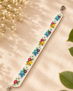 Bratara cu flori model traditional