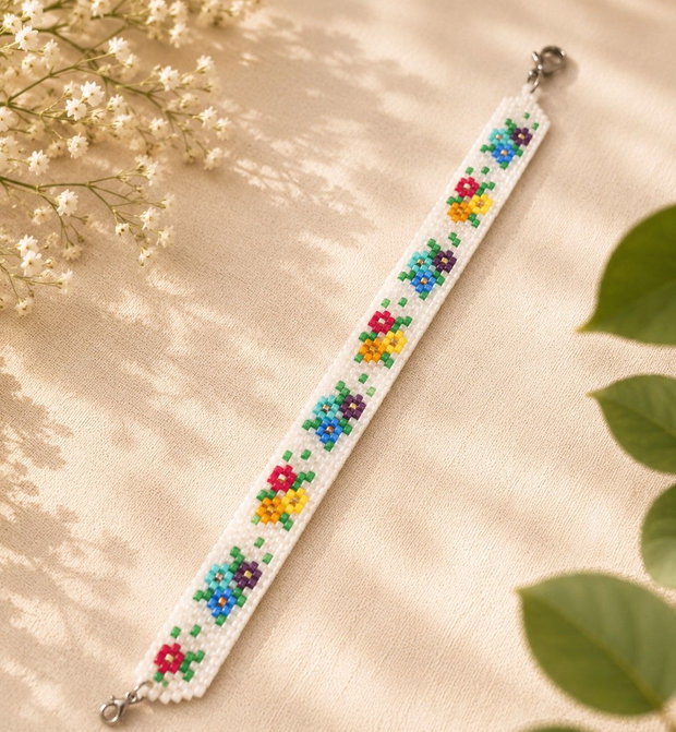 Bratara cu flori model traditional