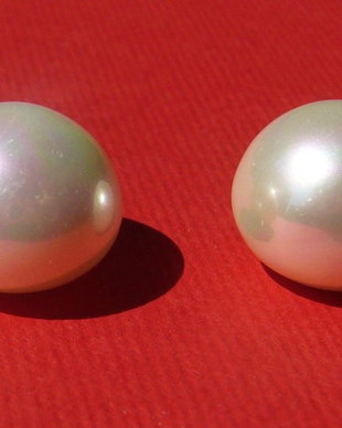 (2 bucati) Perle tip Mallorca semi-gaurite aprox 14x11.5 mm