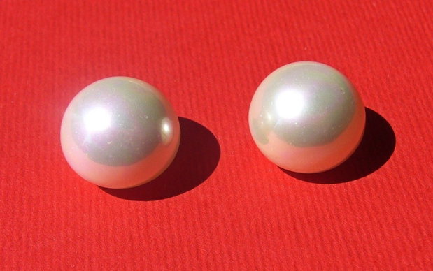 (2 bucati) Perle tip Mallorca semi-gaurite aprox 14x11.5 mm