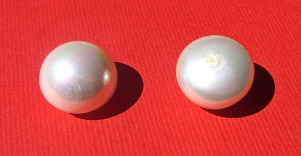 (2 bucati) Perle tip Mallorca semi-gaurite aprox 14x11.5 mm