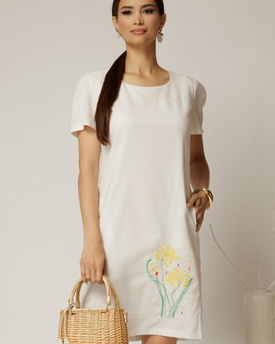 Rochie alba din in cu flori brodate si croi drept