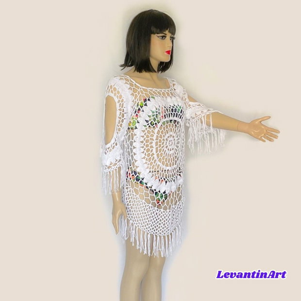 Rochie albă de plajă croșetată manual, bikini cover up elegant cu franjuri, tunică de vară handmade, mărime universală