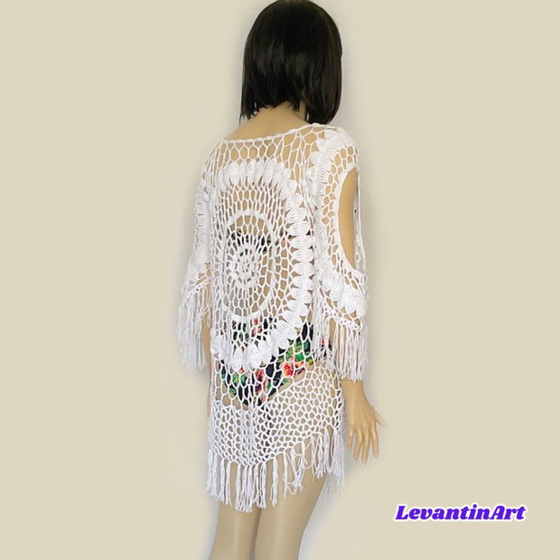Rochie albă de plajă croșetată manual, bikini cover up elegant cu franjuri, tunică de vară handmade, mărime universală