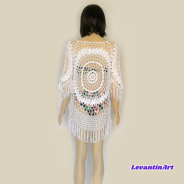 Rochie albă de plajă croșetată manual, bikini cover up elegant cu franjuri, tunică de vară handmade, mărime universală