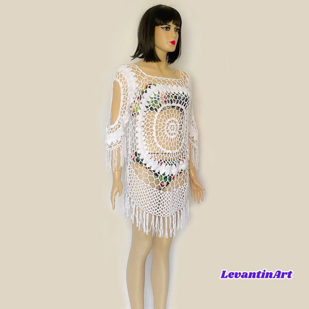 Rochie albă de plajă croșetată manual, bikini cover up elegant cu franjuri, tunică de vară handmade, mărime universală