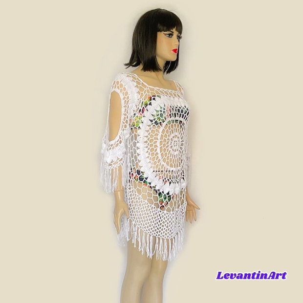 Rochie albă de plajă croșetată manual, bikini cover up elegant cu franjuri, tunică de vară handmade, mărime universală