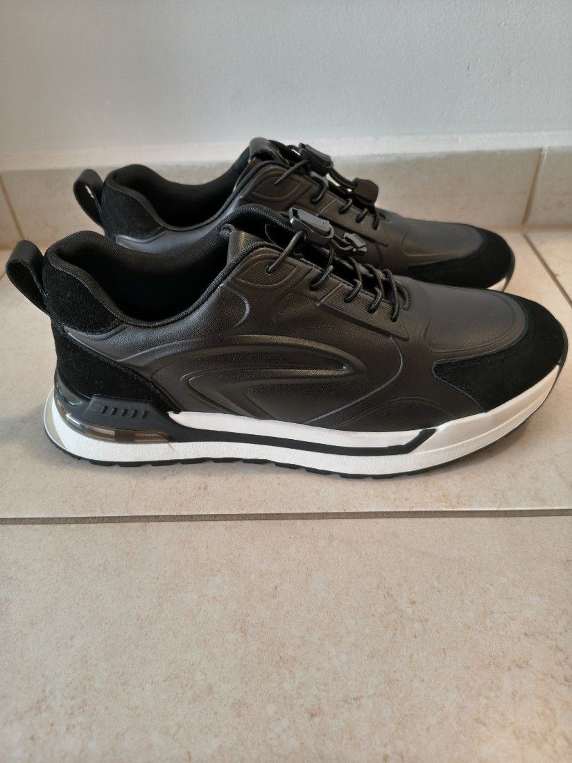 Încălțăminte din piele pentru bărbați