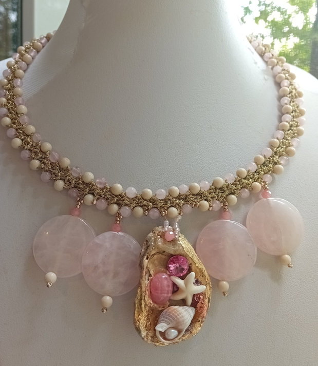 Colier quartz roz,agate,cristale swarovski,scoica natural