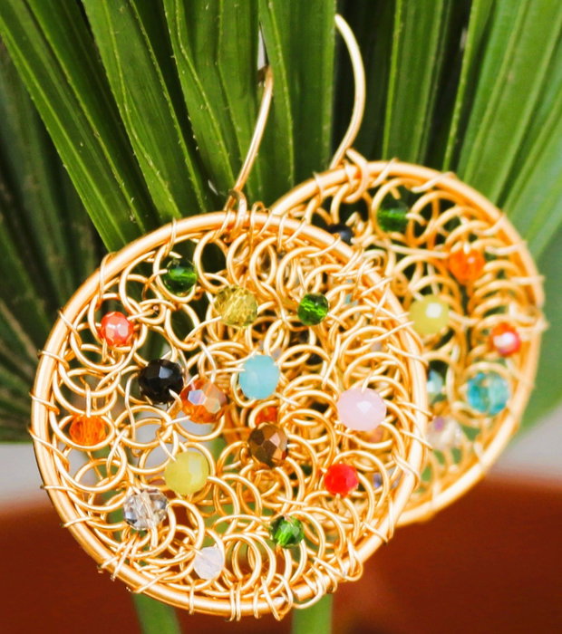 Cercei handmade din sarma si cristale fatetate multicolore