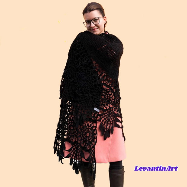 Șal croșetat manual negru evantai / Șal elegant damă, semicerc, handmade