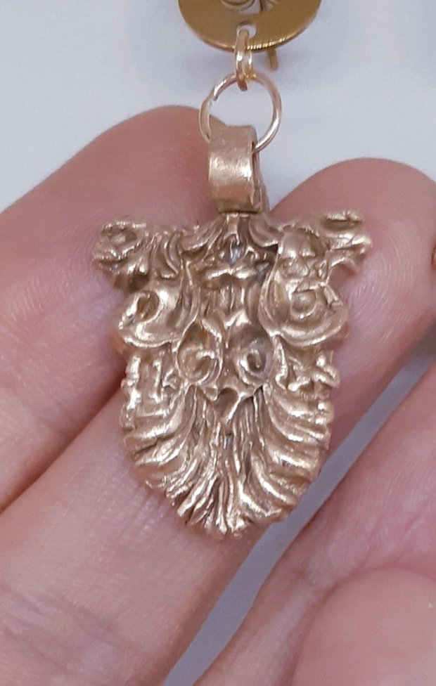 Cercei unicat, atarnatori, cu pin, dantela baroca din bronz auriu