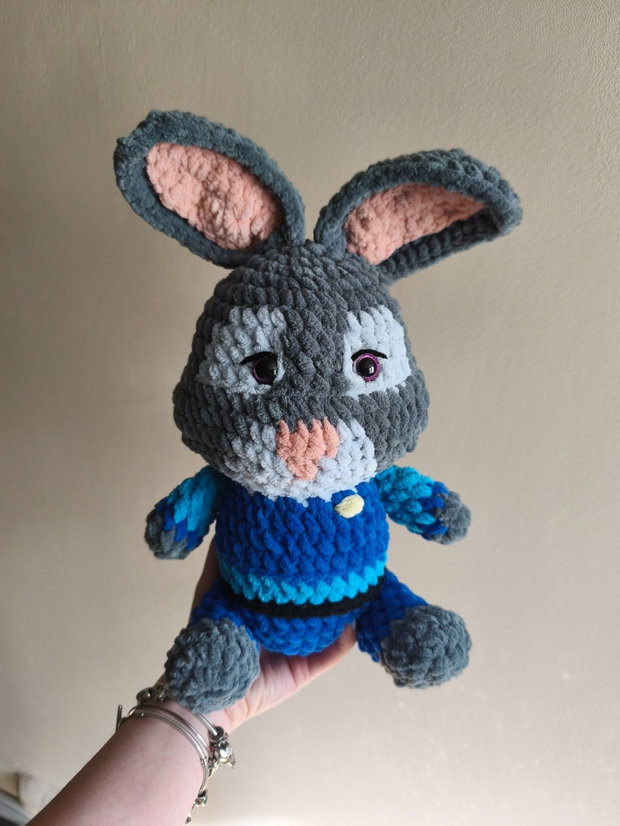 Iepuraș polițist din pluș Judy Hopps, Jucărie croșetată manual Amigurumi