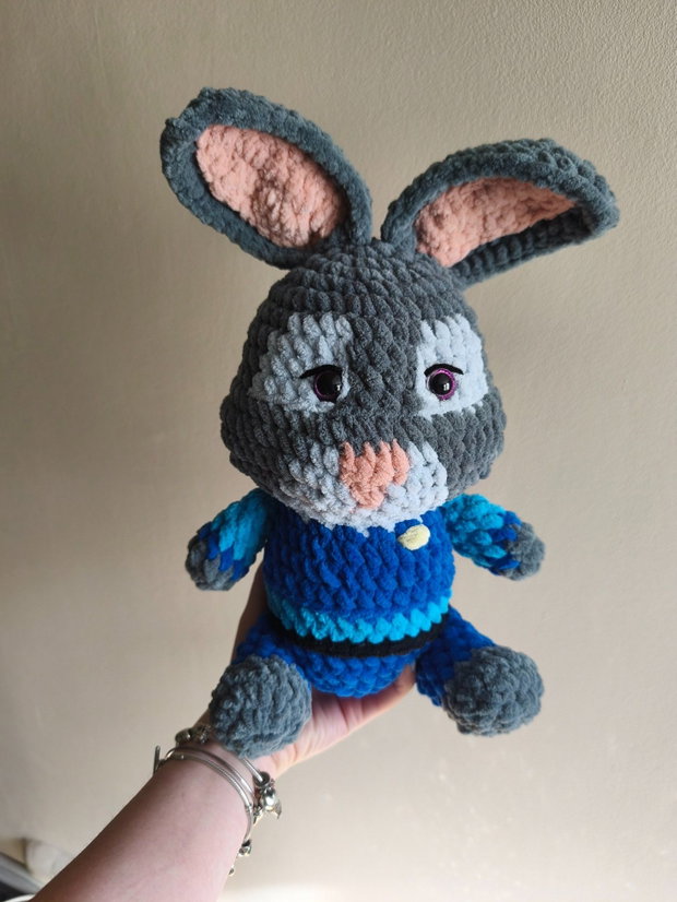 Iepuraș polițist din pluș Judy Hopps, Jucărie croșetată manual Amigurumi
