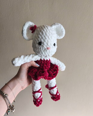 Șoricuță balerină din pluș, Jucărie croșetată manual Amigurumi