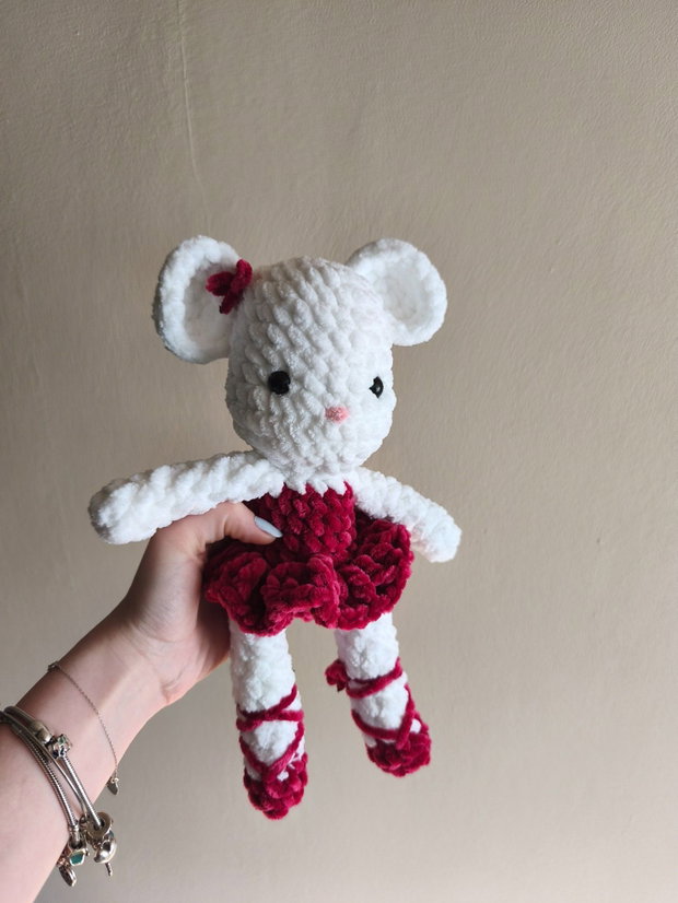 Șoricuță balerină din pluș, Jucărie croșetată manual Amigurumi