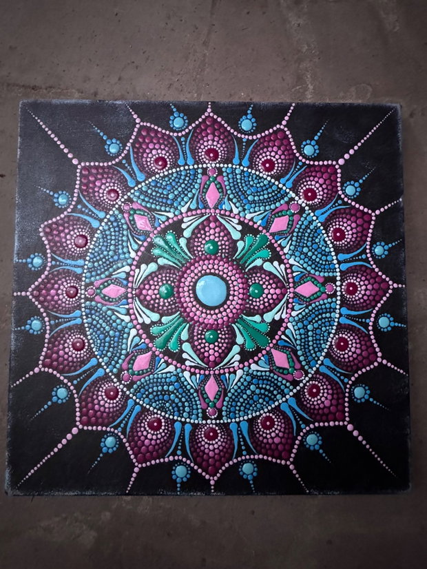 Mandala pictată manual