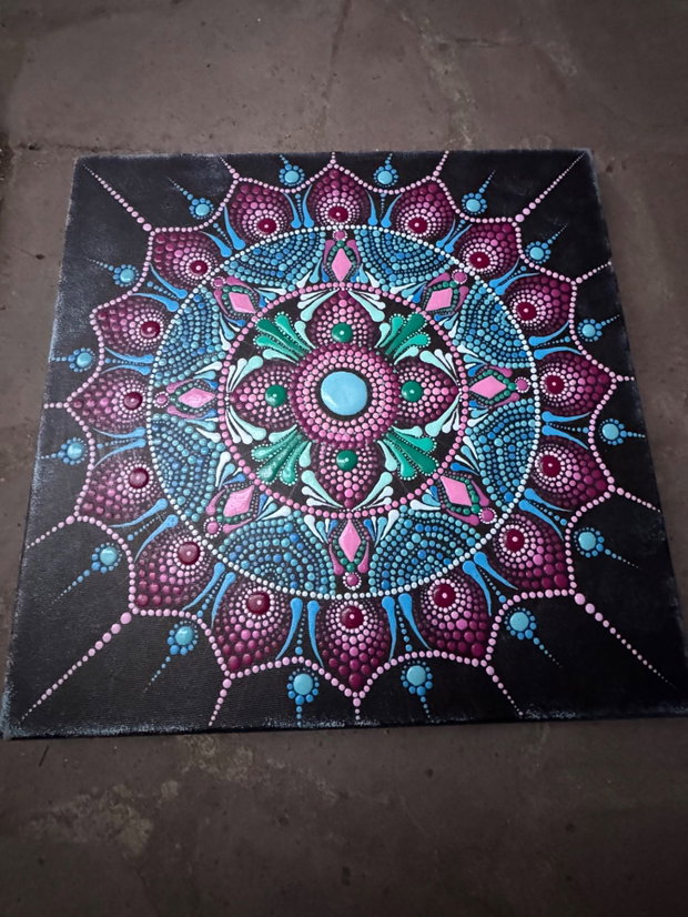 Mandala pictată manual