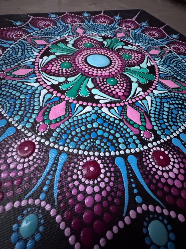 Mandala pictată manual
