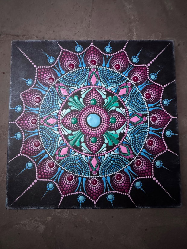 Mandala pictată manual