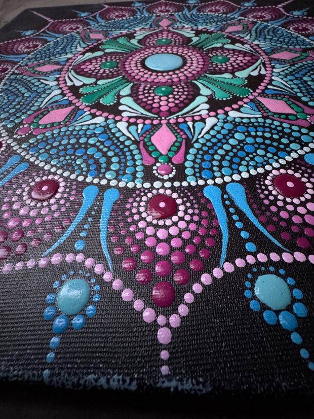 Mandala pictată manual