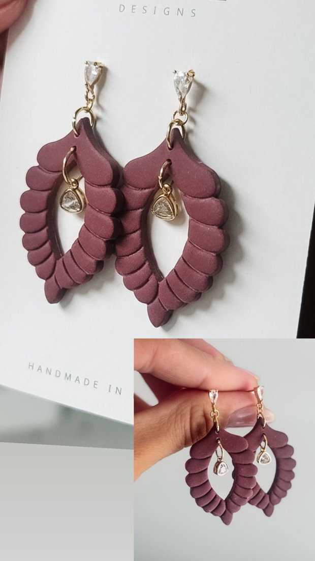 Cercei handmade din lut polimeric, culoare burgundiu cu accente aurii