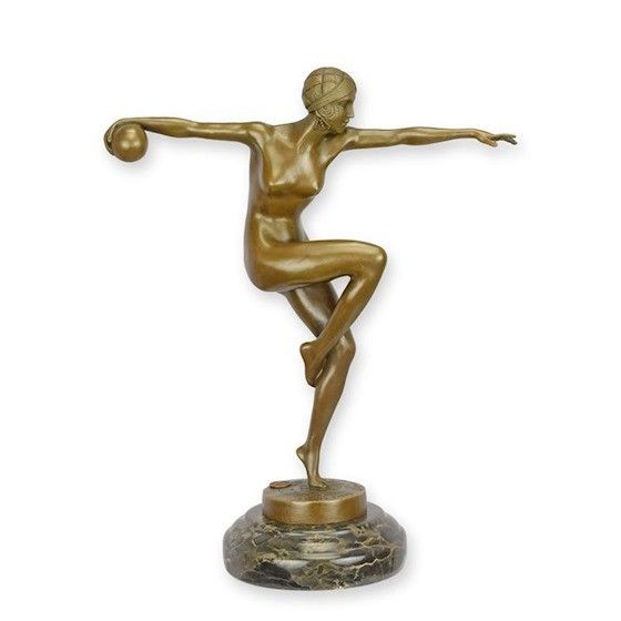 Dansatoare cu minge-statueta din bronz cu un soclu din marmura