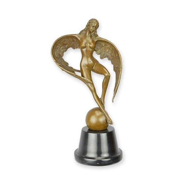 Noaptea inaripata-statueta din bronz cu un soclu din marmura