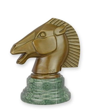 Cap de cal-statueta din bronz cu un soclu din marmura