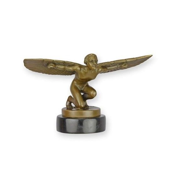 Icar-statueta din bronz cu un soclu din marmura