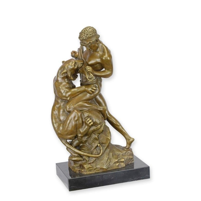 Lupta pentru viata-statueta din bronz cu un soclu din marmura