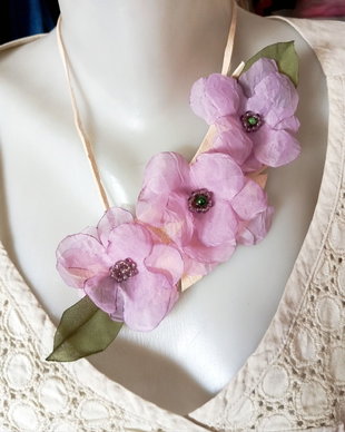 Colier diafan floral lila delicat