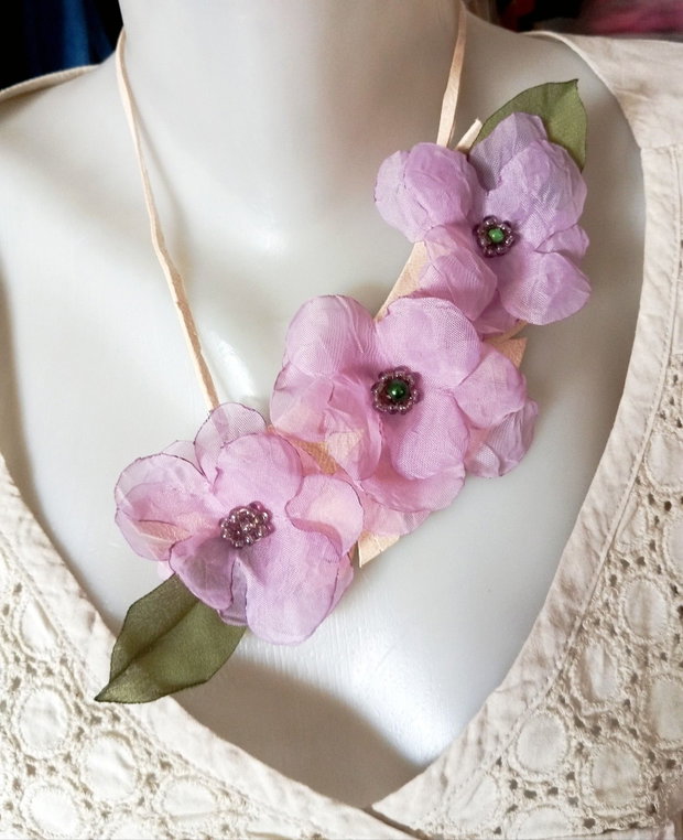 Colier diafan floral lila delicat