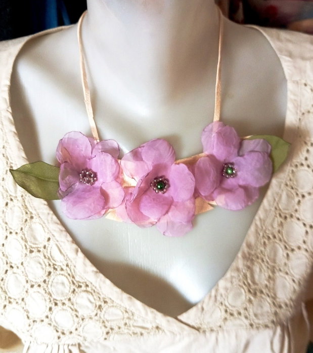 Colier diafan floral lila delicat