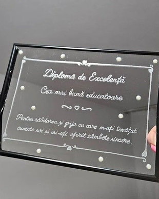 Cadou de suflet pentru educatoare - Diplomă de Excelență din Sticlă Gravată Manual