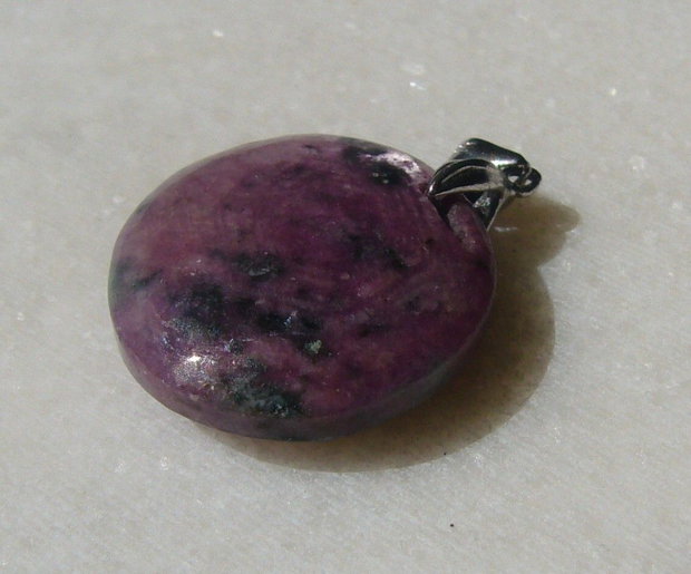 Ruby zoisit cu agatatoare din argint .925 placat cu rodiu