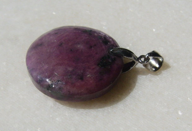 Ruby zoisit cu agatatoare din argint .925 placat cu rodiu