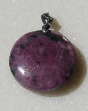 Ruby zoisit cu agatatoare din argint .925 placat cu rodiu