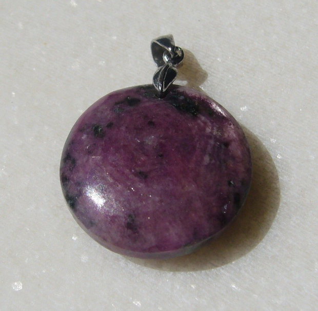 Ruby zoisit cu agatatoare din argint .925 placat cu rodiu