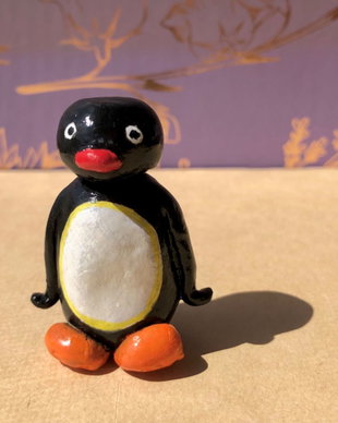Figurină Pingu din lut