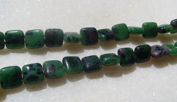 Sirag ruby zoisit de lungime 32 cm format din 40 bucati 8x8x3.5 mm