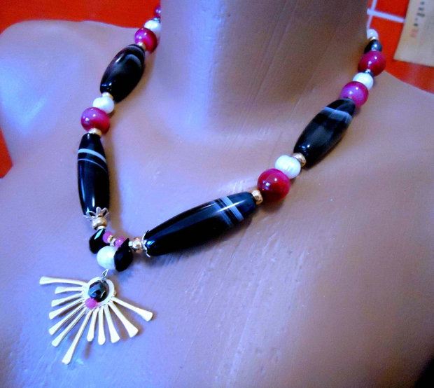 Bucuria vietii, colier agate striped/dungate, perle mari, zamac placat cu aur, Transport inclus in pret