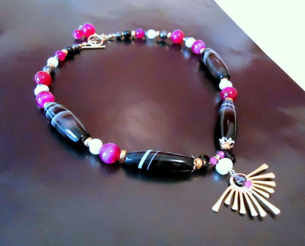 Bucuria vietii, colier agate striped/dungate, perle mari, zamac placat cu aur, Transport inclus in pret