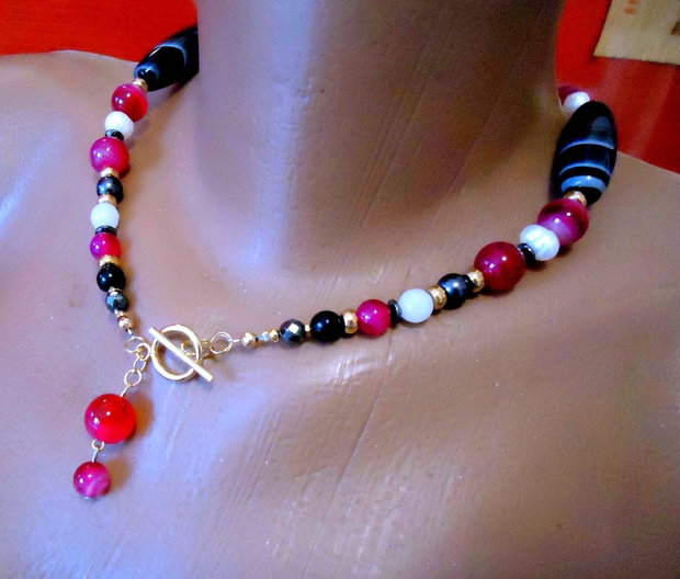 Bucuria vietii, colier agate striped/dungate, perle mari, zamac placat cu aur, Transport inclus in pret