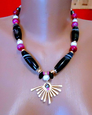 Bucuria vietii, colier agate striped/dungate, perle mari, zamac placat cu aur, Transport inclus in pret